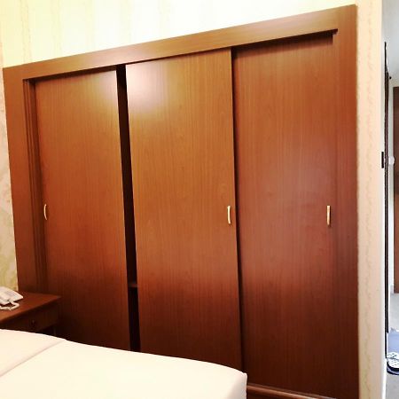 Royal Garden Hotel Дубай Экстерьер фото