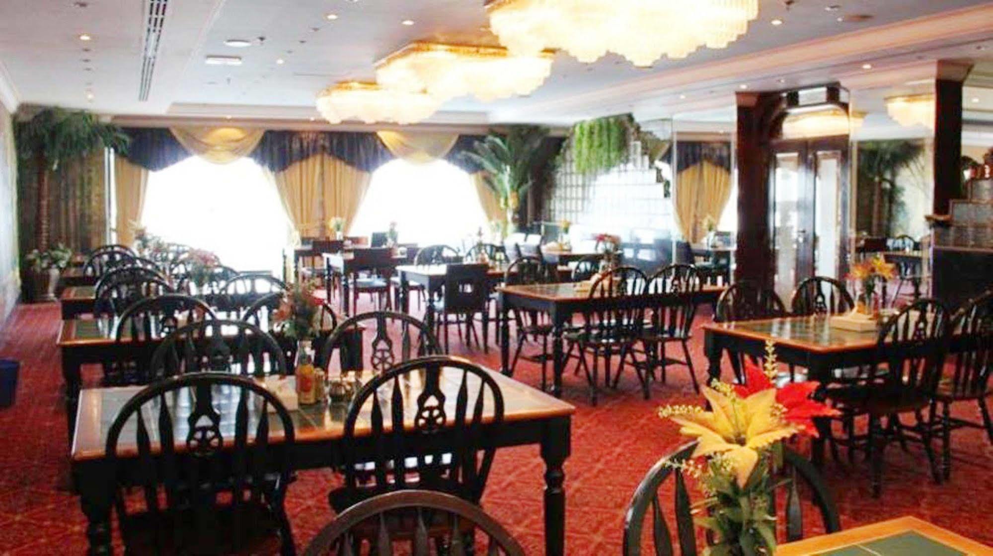 Royal Garden Hotel Дубай Экстерьер фото