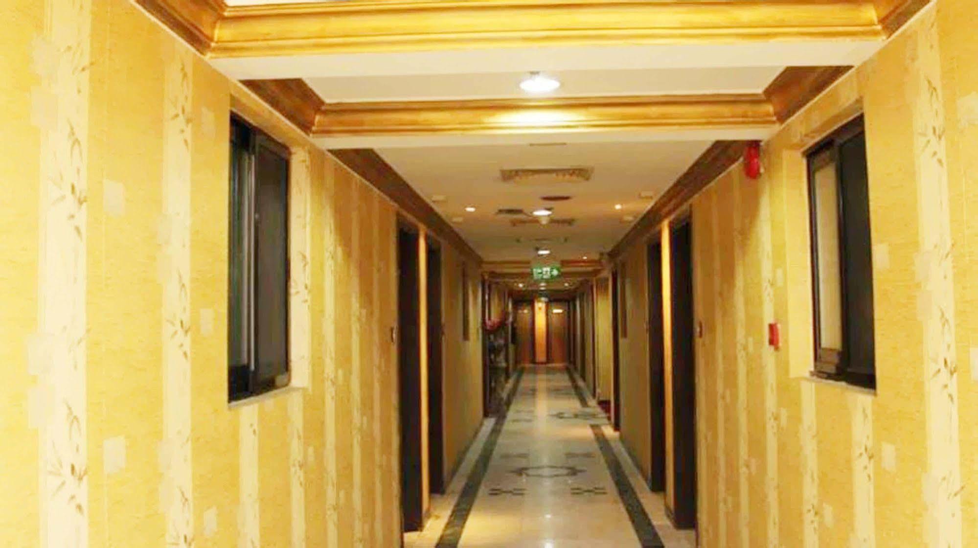 Royal Garden Hotel Дубай Экстерьер фото