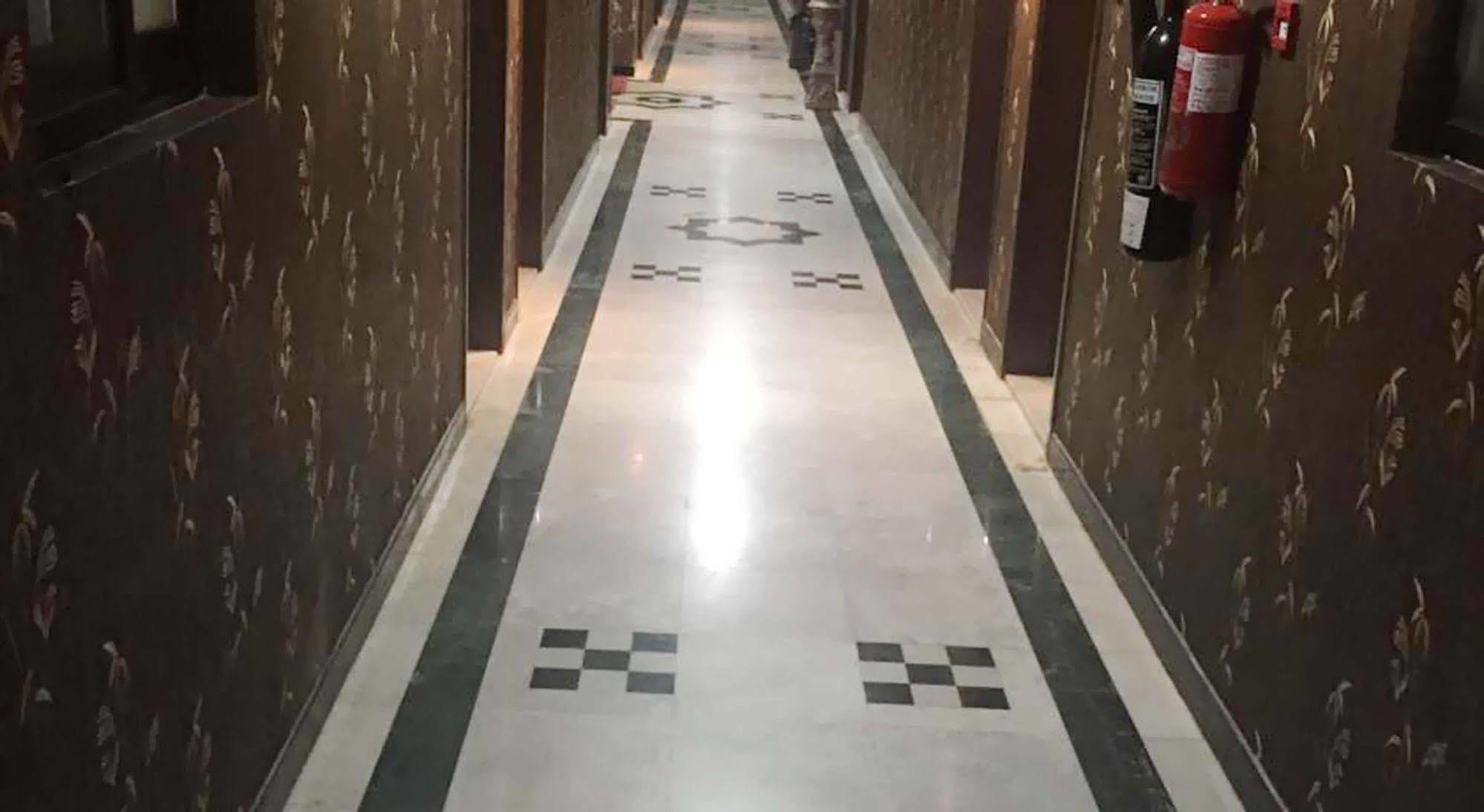 Royal Garden Hotel Дубай Экстерьер фото
